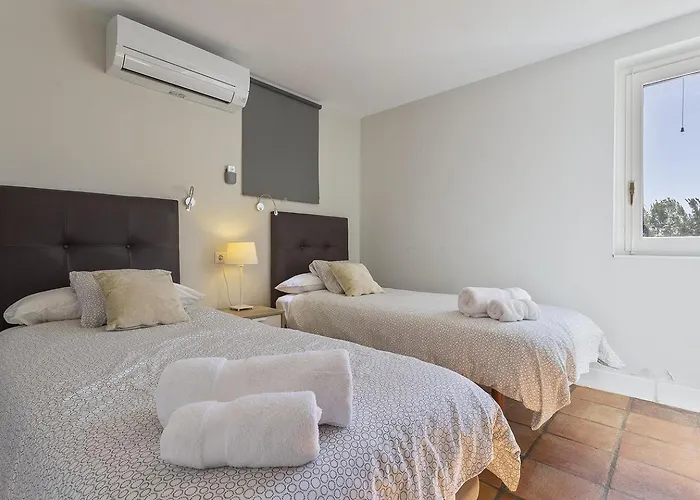 Casa Vacacional Con Piscina, Padel Y Bbq 坎德莱达